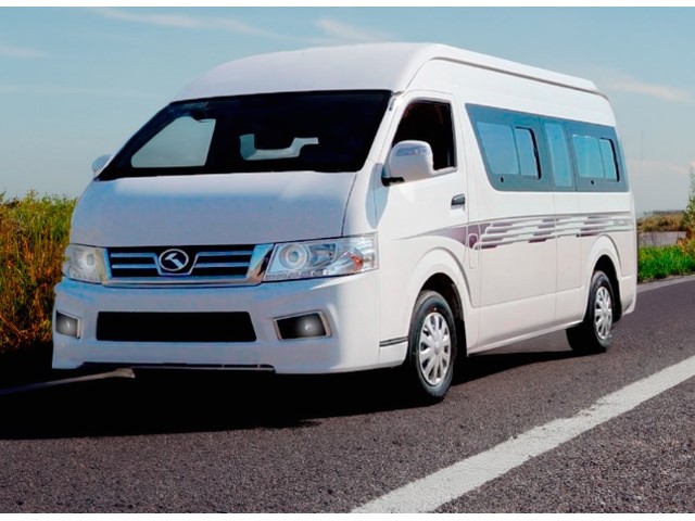 Vista trasera de un Kinglong Fourgo Pas 2026