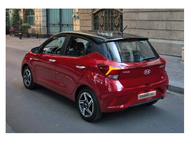Vista trasera de un Hyundai GRAND I10 2026