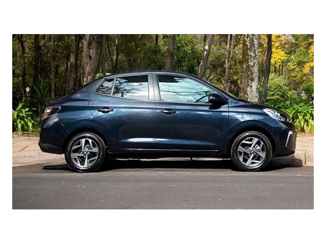 Vista trasera de un Hyundai GRAND I10 2026