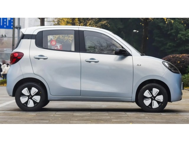 Vista trasera de un Wuling Mini EV 2025