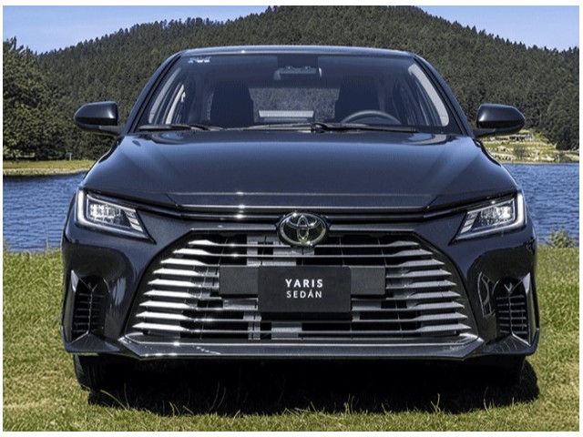 Frente de un Toyota Yaris 2026